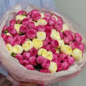 Букет из кустовой розы  "Изумительный"