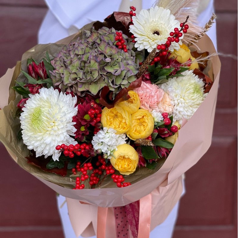 Букет из гортензии, кустовых роз и хризантемы "Бруно"