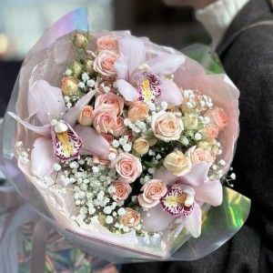 Букет из роз и орхидей "Доброго дня"