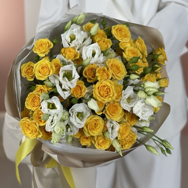 Букет из кустовой розы "Лимонный"