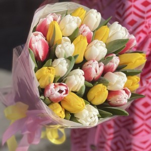 Букет из разноцветных тюльпанов "Ощущение свежести"