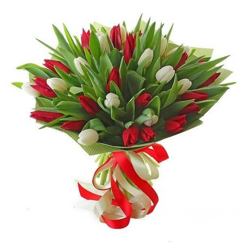 Букет из красных и белых тюльпанов "Пламенный привет"