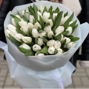 Букет из белых тюльпанов "Пробуждение"