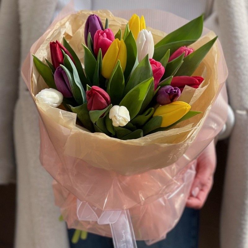 Букет из разноцветных тюльпанов "Все в твоих руках"